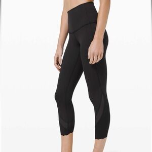 WUNDER UNDER SCALLOPED HEM HIGH-RISE CROP 23" Size 6 - Great Condition